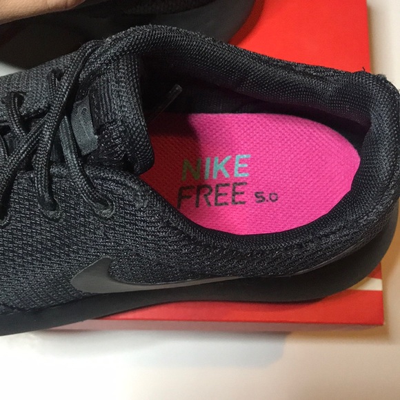 Women’s Nike Rosherun - Picture 3 of 8